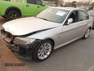 2011 BMW 3 Series 328i with VIN WBAPH5G55BNM71408, listed as a IAAI auction lot 41291450 with 169,483 mi miles and . Bid and sale history available at carsss.com. Image 2.