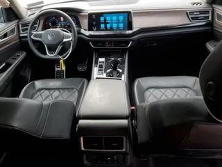 2024 Volkswagen Atlas SEL Premium R-Line with VIN 1V2FR2CAXRC537792, listed as a Copart auction lot 52522895 with 27,211 mi miles and Salvage title. Bid and sale history available at DreamBid. Image 8.