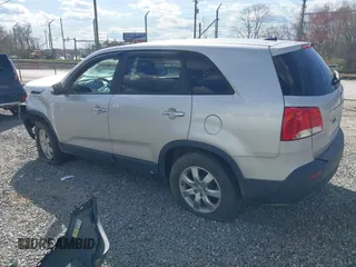 2013 Kia Sorento LX with VIN 5XYKTDA65DG405832, listed as a IAAI auction lot 41811700 with 154,167 mi miles and . Bid and sale history available at DreamBid. Image 3.