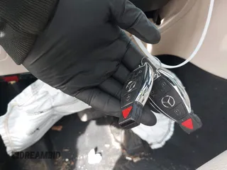 2018 Mercedes-Benz C 300 с VIN WDDWF4KB9JR413830, выставлен на аукционе IAAI как лот 41938545 с пробегом 48 385 миль миль и . История ставок и продаж доступна на DreamBid. Изображение 11.