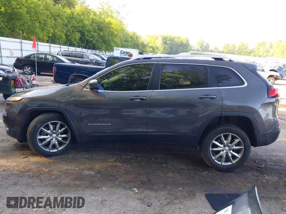 2018 Jeep Cherokee Limited with VIN 1C4PJMDX8JD522198, listed as a IAAI auction lot 42370283 with 121,256 mi miles and . Bid and sale history available at DreamBid. Image 14.
