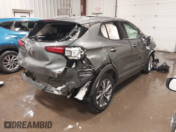 2021 Buick Encore GX Essence z VIN KL4MMGSL6MB099255, wystawiony jako IAAI lot #41613101 z przebiegiem 4 186 mil mil oraz . Historia ofert i sprzedaży dostępna na DreamBid. Obrazek 4.