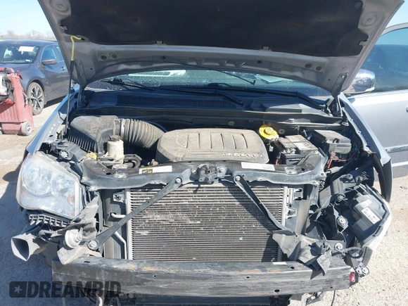 2014 Chrysler Town & Country Touring-L with VIN 2C4RC1CG7ER234517, listed as a IAAI auction lot 41824484 with 190,245 mi miles. Bid and sale history available at carsss.com. Image 10.