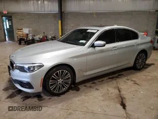 2019 BMW 5 Series 530i xDrive z VIN WBAJA7C50KWC77829, wystawiony jako Copart lot #57496155 z przebiegiem Nie podano mil oraz Szkoda całkowita • Salvage title. Historia ofert i sprzedaży dostępna na DreamBid. Obrazek 1.