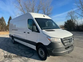 2019 Freightliner Sprinter z VIN WDRPF1CD0KT009249, wystawiony jako Copart lot #45033195 z przebiegiem Nie podano mil oraz Szkody całkowita. Historia ofert i sprzedaży dostępna na DreamBid. Obrazek 1.