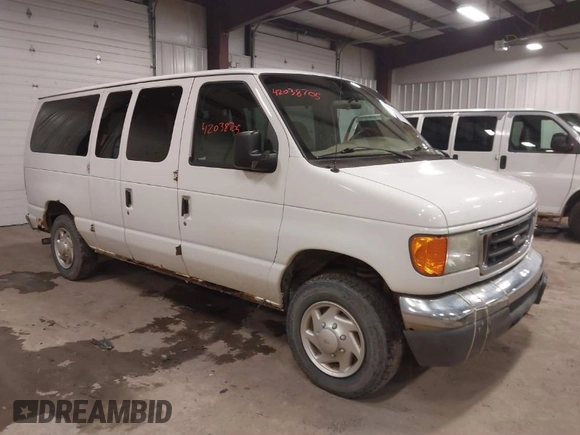 2007 Ford Econoline Passenger XL with VIN 1FBNE31LX7DA05134, listed as a IAAI auction lot 42038705 with 139,329 mi miles. Bid and sale history available at carsss.com. Image 1.