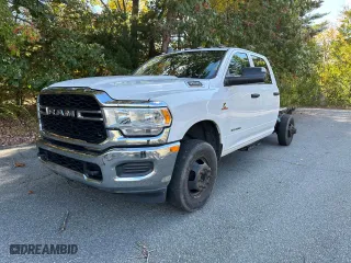 2020 Ram 3500 Chassis Cab Tradesman with VIN 3C7WRTCLXLG279872, listed as a Copart auction lot 81962754 with 221,830 mi miles and Clean Title. Bid and sale history available at carsss.com. Image 2.