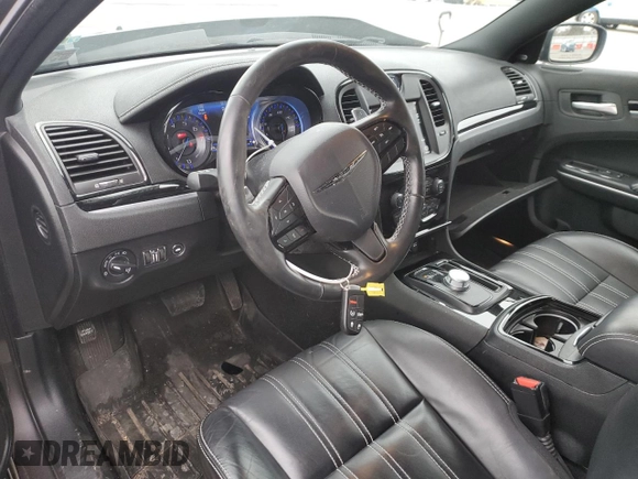 2020 Chrysler 300 S z VIN 2C3CCABG7LH128468, wystawiony jako Copart lot #44922825 z przebiegiem 33 604 mil mil oraz Szkoda całkowita • Salvage title. Historia ofert i sprzedaży dostępna na DreamBid. Obrazek 8.