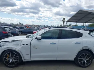 2019 Maserati Levante S with VIN ZN661YUS1KX318915, listed as a IAAI auction lot 41949952 with 74,355 mi miles. Bid and sale history available at carsss.com. Image 14.