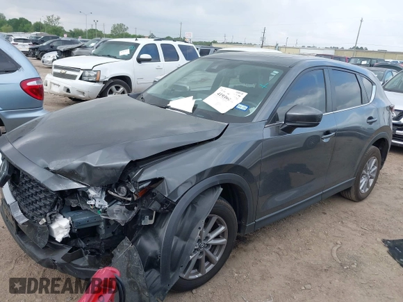 2023 Mazda CX-5 S Carbon Edition z VIN JM3KFBCM7P0226930, wystawiony jako IAAI lot #41939956 z przebiegiem 29 477 mil mil oraz . Historia ofert i sprzedaży dostępna na DreamBid. Obrazek 2.
