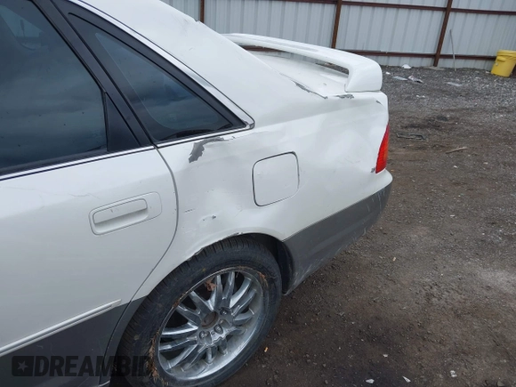 2000 Toyota Avalon XL z VIN 4T1BF28B9YU040456, wystawiony jako IAAI lot #42310333 z przebiegiem 201 596 mil mil oraz . Historia ofert i sprzedaży dostępna na DreamBid. Obrazek 12.