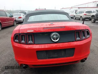 2014 Ford Mustang V6 с VIN 1ZVBP8EMXE5243143, выставлен на аукционе IAAI как лот 42590172 с пробегом 373 579 миль миль и . История ставок и продаж доступна на DreamBid. Изображение 16.
