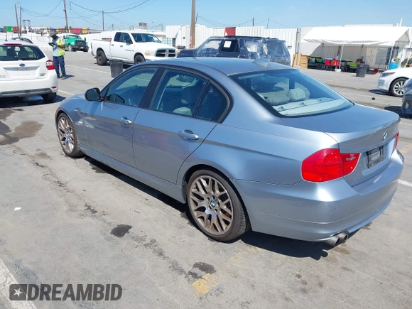 2009 BMW 3 Series 328i with VIN WBAPH77509NM27323, listed as a IAAI auction lot 41991774 with 96,217 mi miles. Bid and sale history available at carsss.com. Image 3.
