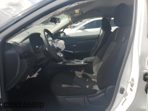 2025 Nissan Sentra SR с VIN 3N1AB8DV2SY283192, выставлен на аукционе Copart как лот 60323945 с пробегом 11 300 миль миль и Списание • Salvage title. История ставок и продаж доступна на DreamBid. Изображение 7.