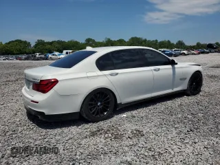 2015 BMW 7 Series 740Li z VIN WBAYE4C5XFD947323, wystawiony jako Copart lot #56962915 z przebiegiem 77 956 mil mil oraz Szkoda całkowita • Salvage title. Historia ofert i sprzedaży dostępna na DreamBid. Obrazek 3.