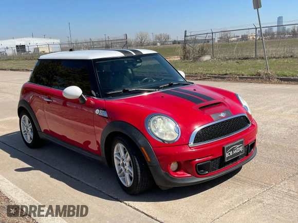 2011 MINI Hardtop S with VIN WMWSV3C57BTY20433, listed as a Copart auction lot 49290455 with 156,698 mi miles and Clean Title. Bid and sale history available at DreamBid. Image 1.