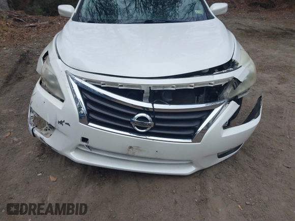 2014 Nissan Altima 2.5 S with VIN 1N4AL3AP2EN335771, listed as a IAAI auction lot 41202964 with 164,995 mi miles. Bid and sale history available at carsss.com. Image 6.