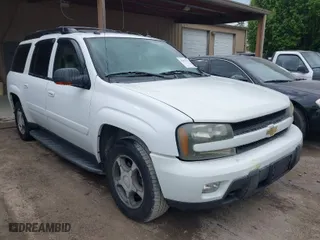 2005 Chevrolet TrailBlazer LS with VIN 1GNET16S756168290, listed as a IAAI auction lot 42063275 with 221,142 mi miles. Bid and sale history available at carsss.com. Image 1.