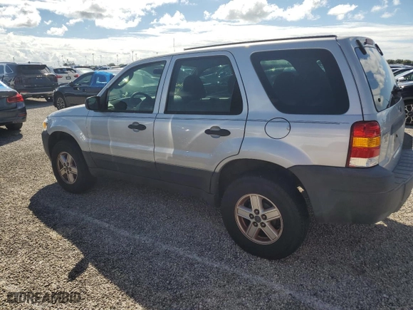 2007 Ford Escape XLS with VIN 1FMCU02Z07KB36040, listed as a Copart auction lot 74043354 with 0 mi miles and Salvage Title. Bid and sale history available at carsss.com. Image 2.