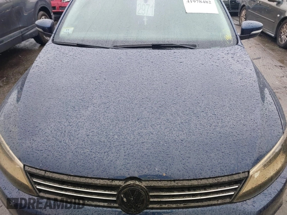 2011 Volkswagen Jetta Sedan SE w/Convenience & Sunroof PZEV with VIN 3VWDZ7AJ6BM326180, listed as a IAAI auction lot 41978482 with 137,189 mi miles. Bid and sale history available at carsss.com. Image 10.
