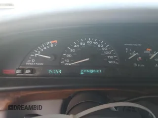 1998 Oldsmobile 88 LS z VIN 1G3HN52K4W4803377, wystawiony jako Copart lot #75638114 z przebiegiem 75 754 mil mil oraz Tytuł czysty. Historia ofert i sprzedaży dostępna na DreamBid. Obrazek 9.
