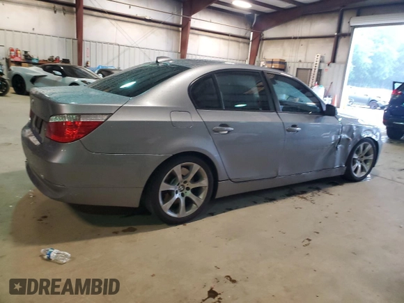 2007 BMW 5 Series 550i z VIN WBANB53517CP07229, wystawiony jako Copart lot #58400705 z przebiegiem 112 866 mil mil oraz Szkoda całkowita • Salvage title. Historia ofert i sprzedaży dostępna na DreamBid. Obrazek 3.