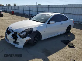 2011 BMW 3 Series 328i z VIN WBAKE5C55BE755050, wystawiony jako Copart lot #45575455 z przebiegiem 148 301 mil mil oraz Szkoda całkowita • Salvage title. Historia ofert i sprzedaży dostępna na DreamBid. Obrazek 1.