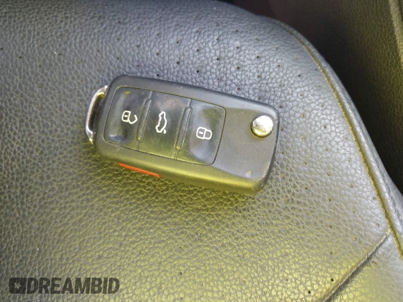 2013 Volkswagen Jetta TDI w/Premium/Nav with VIN 3VWLL7AJXDM392313, listed as a IAAI auction lot 42370151 with 98,618 mi miles and . Bid and sale history available at DreamBid. Image 11.