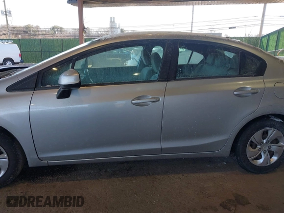 2013 Honda Civic LX z VIN 19XFB2F5XDE243749, wystawiony jako IAAI lot #41252330 z przebiegiem 85 879 mil mil oraz . Historia ofert i sprzedaży dostępna na DreamBid. Obrazek 15.