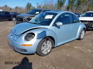 2010 Volkswagen New Beetle Coupe with VIN 3VWRG3AG4AM022921, listed as a IAAI auction lot 42048260 with 75,900 mi miles. Bid and sale history available at carsss.com. Image 2.