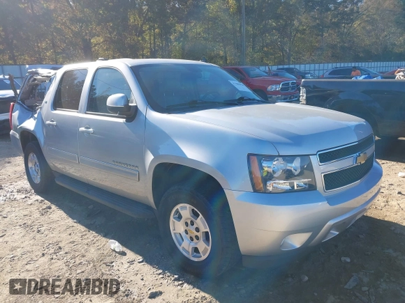 2013 Chevrolet Suburban LT with VIN 1GNSCJE03DR201530, listed as a IAAI auction lot 37988428 with 107,892 mi miles. Bid and sale history available at carsss.com. Image 1.
