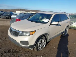 2011 Kia Sorento LX with VIN 5XYKTDA22BG080535, listed as a IAAI auction lot 41659766 with 262,678 mi miles. Bid and sale history available at carsss.com. Image 2.