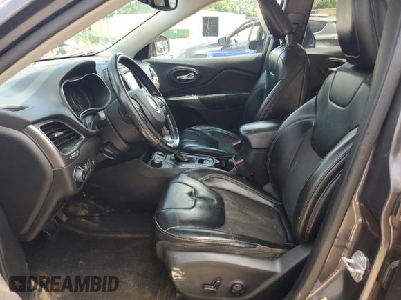2020 Jeep Cherokee Latitude Plus z VIN 1C4PJMLN8LD543393, wystawiony jako Copart lot #63685385 z przebiegiem 173 921 mil mil oraz Czysty tytuł • Clean title. Historia ofert i sprzedaży dostępna na DreamBid. Obrazek 7.