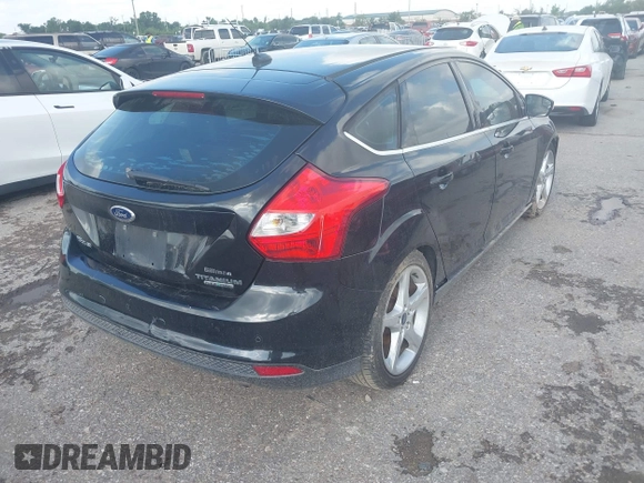 2014 Ford Focus Titanium z VIN 1FADP3N28EL208034, wystawiony jako IAAI lot #42426943 z przebiegiem 220 891 mil mil oraz . Historia ofert i sprzedaży dostępna na DreamBid. Obrazek 4.