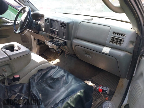 2004 Ford F-250 XL z VIN 1FTNW20PX4EB22435, wystawiony jako IAAI lot #41727810 z przebiegiem 199 800 mil mil oraz . Historia ofert i sprzedaży dostępna na DreamBid. Obrazek 5.