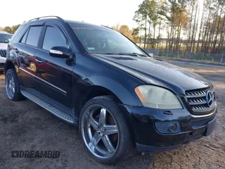 2008 Mercedes-Benz M 5.5L with VIN 4JGBB72E98A419096, listed as a IAAI auction lot 41808764 with 186,038 mi miles. Bid and sale history available at carsss.com. Image 1.