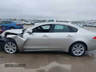 2017 Jaguar XF 35t Premium with VIN SAJBD4BV4HCY27802, listed as a IAAI auction lot 41076758 with 106,298 mi miles. Bid and sale history available at carsss.com. Image 14.