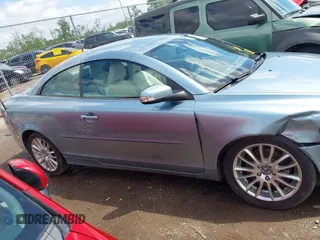 2008 Volvo C70 z VIN YV1MC67208J057706, wystawiony jako IAAI lot #42190498 z przebiegiem 158 652 mil mil oraz . Historia ofert i sprzedaży dostępna na DreamBid. Obrazek 13.