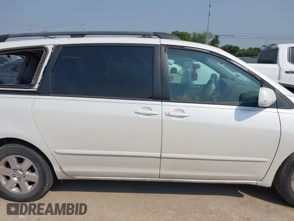 2010 Toyota Sienna XLE z VIN 5TDYK4CC2AS325645, wystawiony jako IAAI lot #42145624 z przebiegiem 202 868 mil mil oraz . Historia ofert i sprzedaży dostępna na DreamBid. Obrazek 14.