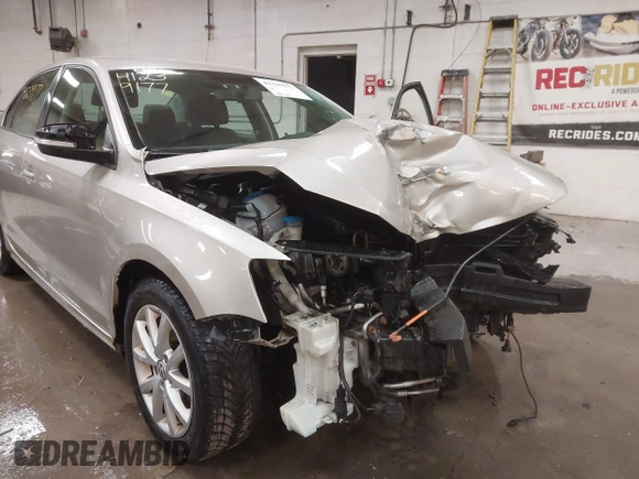 2012 Volkswagen Jetta Sedan SE w/Convenience & Sunroof PZEV with VIN 3VWBP7AJ0CM128368, listed as a IAAI auction lot 41239177 with 332,125 mi miles. Bid and sale history available at carsss.com. Image 18.