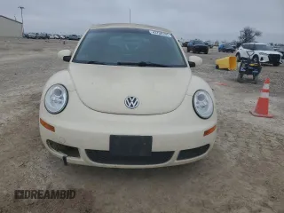 2006 Volkswagen New Beetle Coupe with VIN 3VWPW31C16M410350, listed as a Copart auction lot 43750195 with 181,304 mi miles and Clean Title. Bid and sale history available at carsss.com. Image 5.
