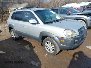 2008 Hyundai Tucson SE with VIN KM8JN12D28U893722, listed as a IAAI auction lot 41680413 with 150,659 mi miles. Bid and sale history available at carsss.com. Image 1.