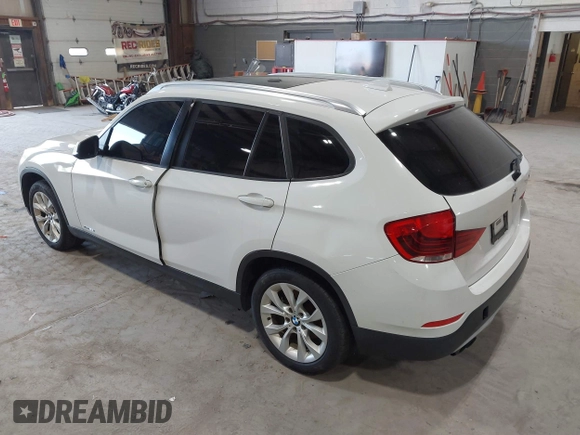 2013 BMW X1 xDrive28i z VIN WBAVL1C50DVR82757, wystawiony jako IAAI lot #42431997 z przebiegiem 225 137 mil mil oraz . Historia ofert i sprzedaży dostępna na DreamBid. Obrazek 3.