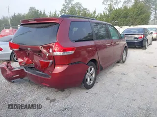 2013 Toyota Sienna LE AAS with VIN 5TDKK3DC1DS368585, listed as a IAAI auction lot 42070311 with 181,408 mi miles. Bid and sale history available at carsss.com. Image 4.