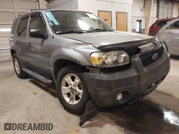 2007 Ford Escape XLT with VIN 1FMYU93167KB35526, listed as a IAAI auction lot 41364037 with 145,594 mi miles. Bid and sale history available at carsss.com. Image 6.
