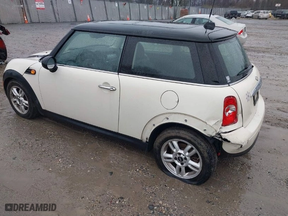 2012 MINI Cooper Hardtop with VIN WMWSU3C5XCT542275, listed as a IAAI auction lot 41870576 with 84,712 mi miles. Bid and sale history available at carsss.com. Image 3.