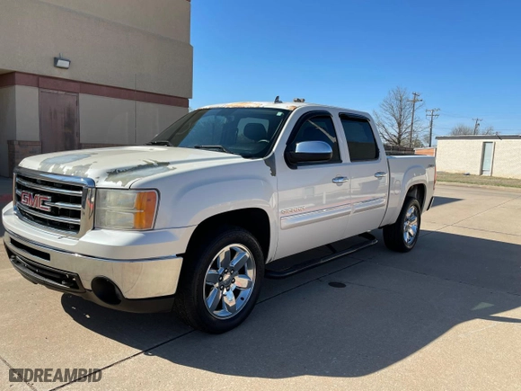 2013 GMC Sierra 1500 SLE with VIN 3GTP2VE25DG329407, listed as a Copart auction lot 50257245 with 267,220 mi miles and Clean Title. Bid and sale history available at carsss.com. Image 2.