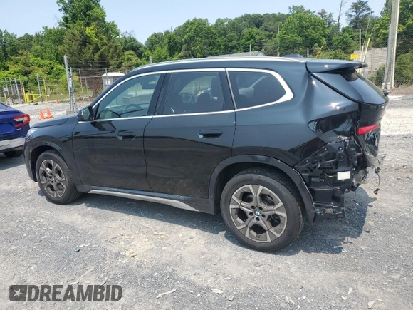 2025 BMW X1 xDrive28i z VIN WBX73EF09S5061608, wystawiony jako Copart lot #58814995 z przebiegiem 6 612 mil mil oraz Szkoda całkowita • Salvage title. Historia ofert i sprzedaży dostępna na DreamBid. Obrazek 2.