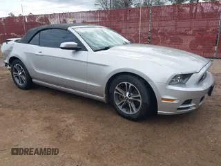 2013 Ford Mustang V6 with VIN 1ZVBP8EM6D5250153, listed as a IAAI auction lot 41171859 with 122,567 mi miles and . Bid and sale history available at DreamBid. Image 1.