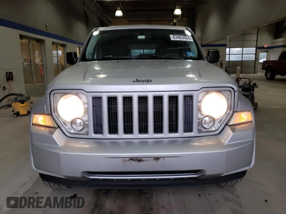 2011 Jeep Liberty Sport z VIN 1J4PN2GK8BW567540, wystawiony jako Copart lot #83463424 z przebiegiem 105 828 mil mil oraz Czysty tytuł • Clean title. Historia ofert i sprzedaży dostępna na DreamBid. Obrazek 5.